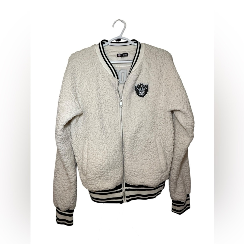 Las Vegas Raiders New Era Women's Sherpa Full-Zip Jacket Cream Medium